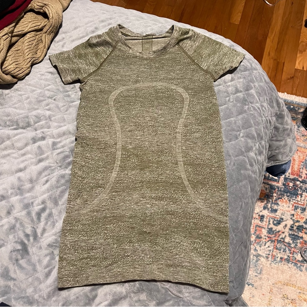 Lulu lemon Swiftly Tech shirt